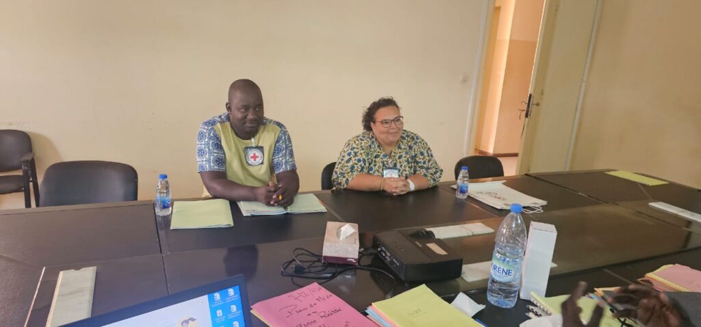 Le Directeur du CNAMS, l’Ambassadeur Papa Maguèye DIOP, a reçu, le 29 février 2024, une délégation du Comité International de la Croix Rouge (CICR) conduite par Mme Simona FERRARA, Coordonnatrice Protection à la Délégation Régionale de Dakar