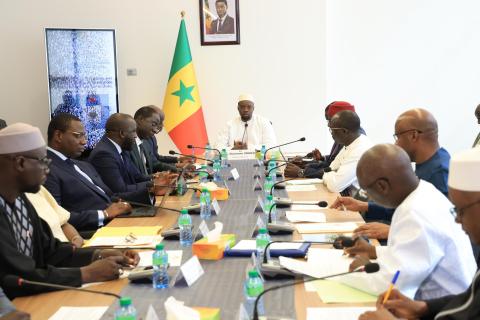 Le Premier Ministre Ousmane SONKO a présidé, ce mardi 08 octobre 2024, à la salle de conférences de la Primature, une réunion Interministérielle sur le retour des déplacés de Casamance.